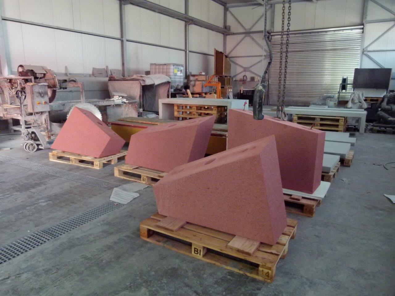 Einzelteile das Waldenserdenkmals im Betonwerk Einzelteile das Waldenserdenkmals im Betonwerk